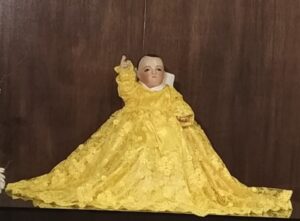 Figura 3. El Niñopa en casa de la Familia Rubí Olivares, quien representa la Mayordomía a partir de enero de 2022 en la calle Gladiolas en el Barrio de San Antonio. Fotografía de Diana Elena Barcelata Eguiarte (2022).