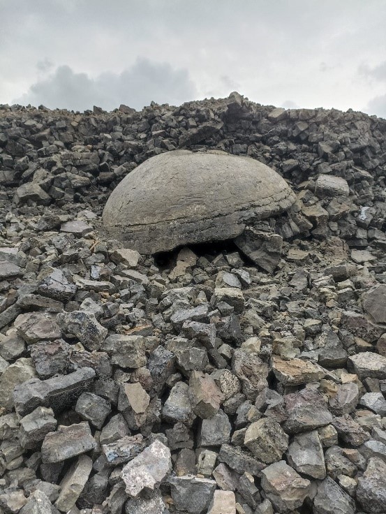 Figura 3. Foto detalle del “Cerro de la Grasa”. Fotografía de Alba M. Díaz Márquez, año 2022.