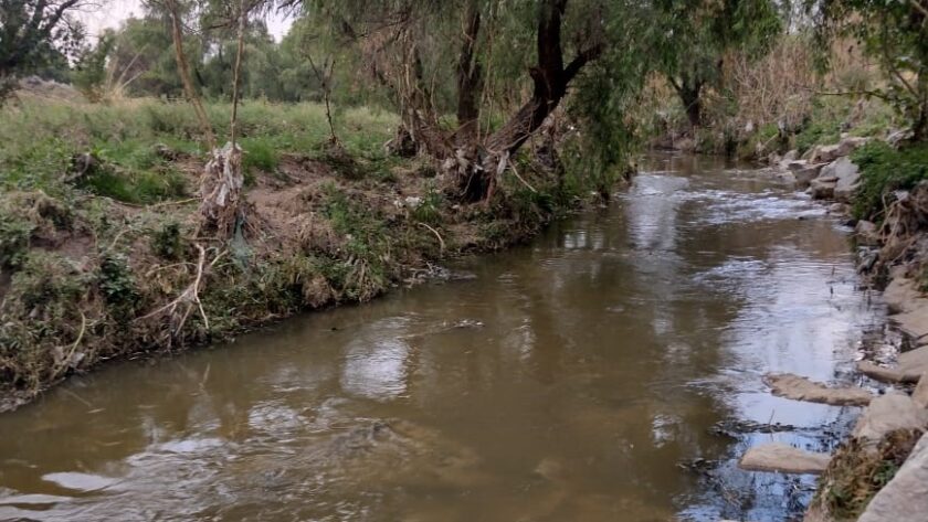 Figura 6. Cauce del Río San Pedro, conformado por aguas residuales. Fotografía de Alba M. Díaz Márquez, 2022.