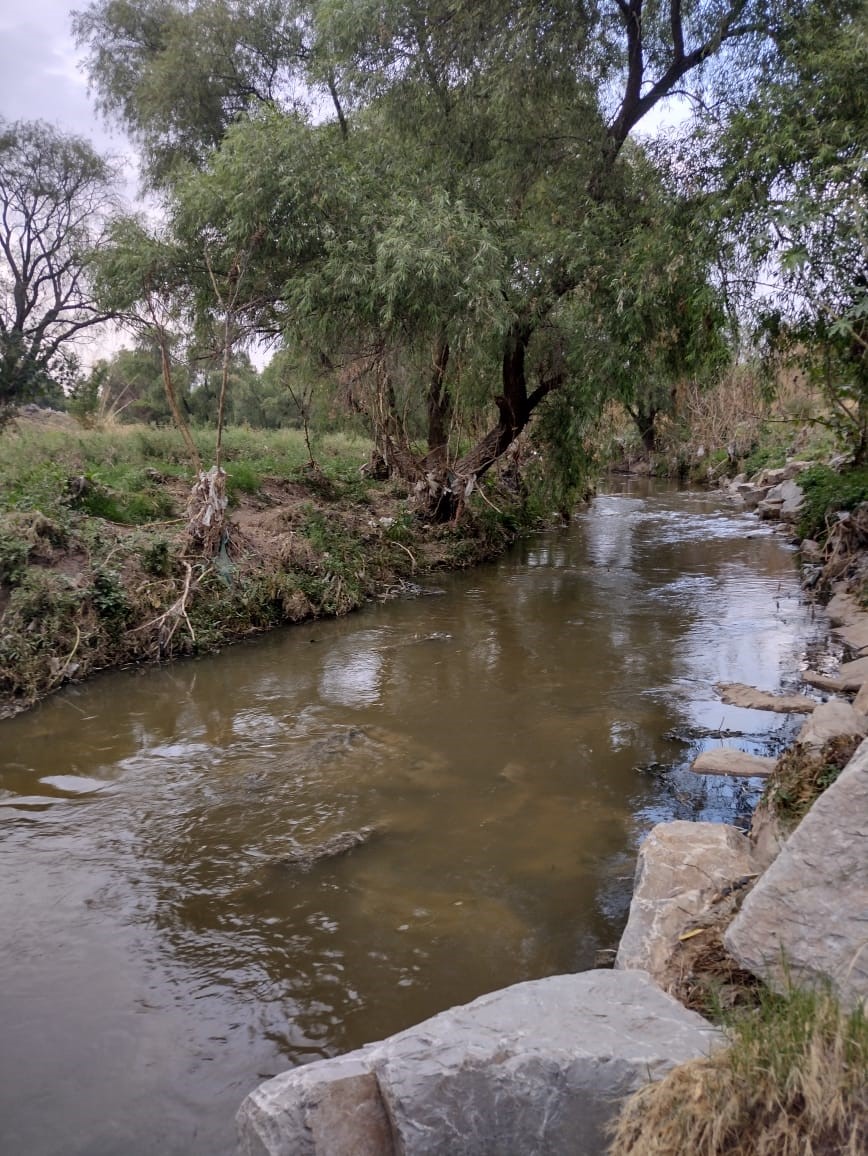 Figura 6. Cauce del Río San Pedro, conformado por aguas residuales. Fotografía de Alba M. Díaz Márquez, 2022.