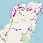 Figura 1. Geografía del lugar, con elementos del tren maya en el sureste. Mapa realizado a partir de los datos que proporciona Geocomunes (2022).