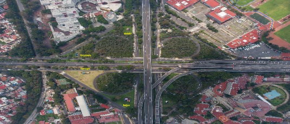 Figura 4. Distribuidor vial en el cruce del Anillo Periférico con Viaducto TlalpanFuente: Christoffer Lara, 2022