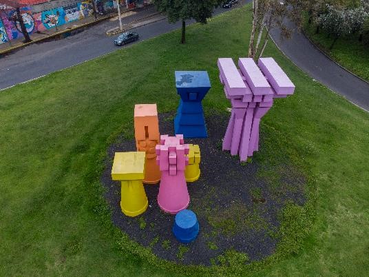 Figura 5. Tertulia de Gigantes en el área residual de una de las gazas norte del cruce del Anillo Periférico con Viaducto Tlalpan Fuente: Christoffer Lara, 2022